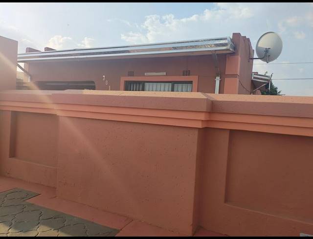 1 BEDROOM HOUSE FOR SALE IN MOLELEKI EXT 3